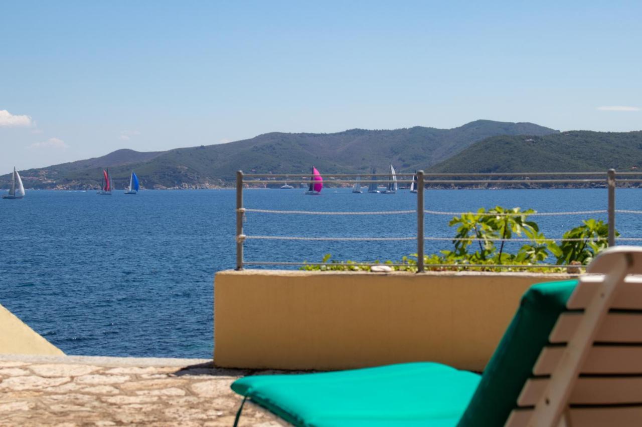 Villa Le Sprizze A Bordo Del Mare - Goelba Marciana Marina  Exterior photo