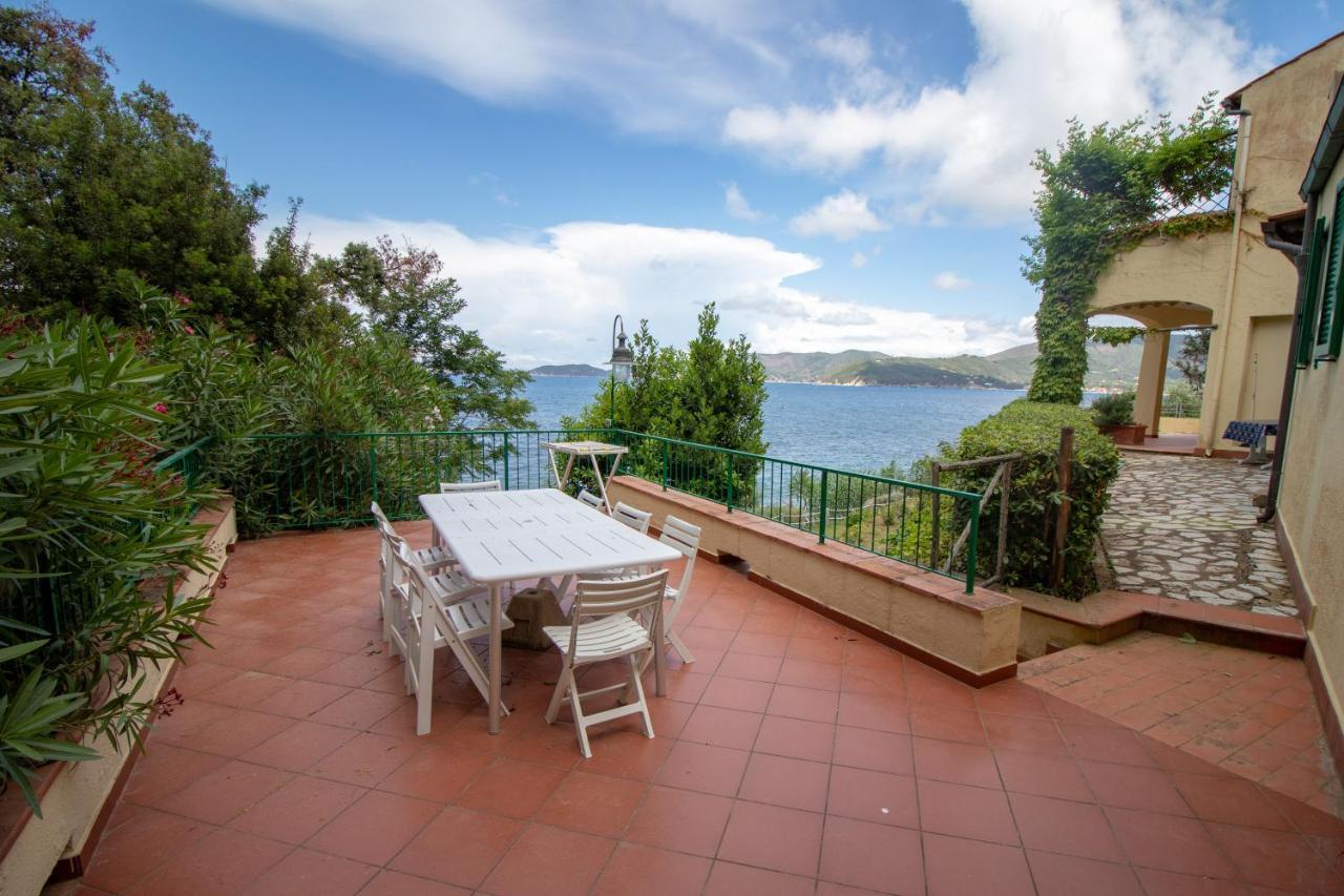 Villa Le Sprizze A Bordo Del Mare - Goelba Marciana Marina  Exterior photo
