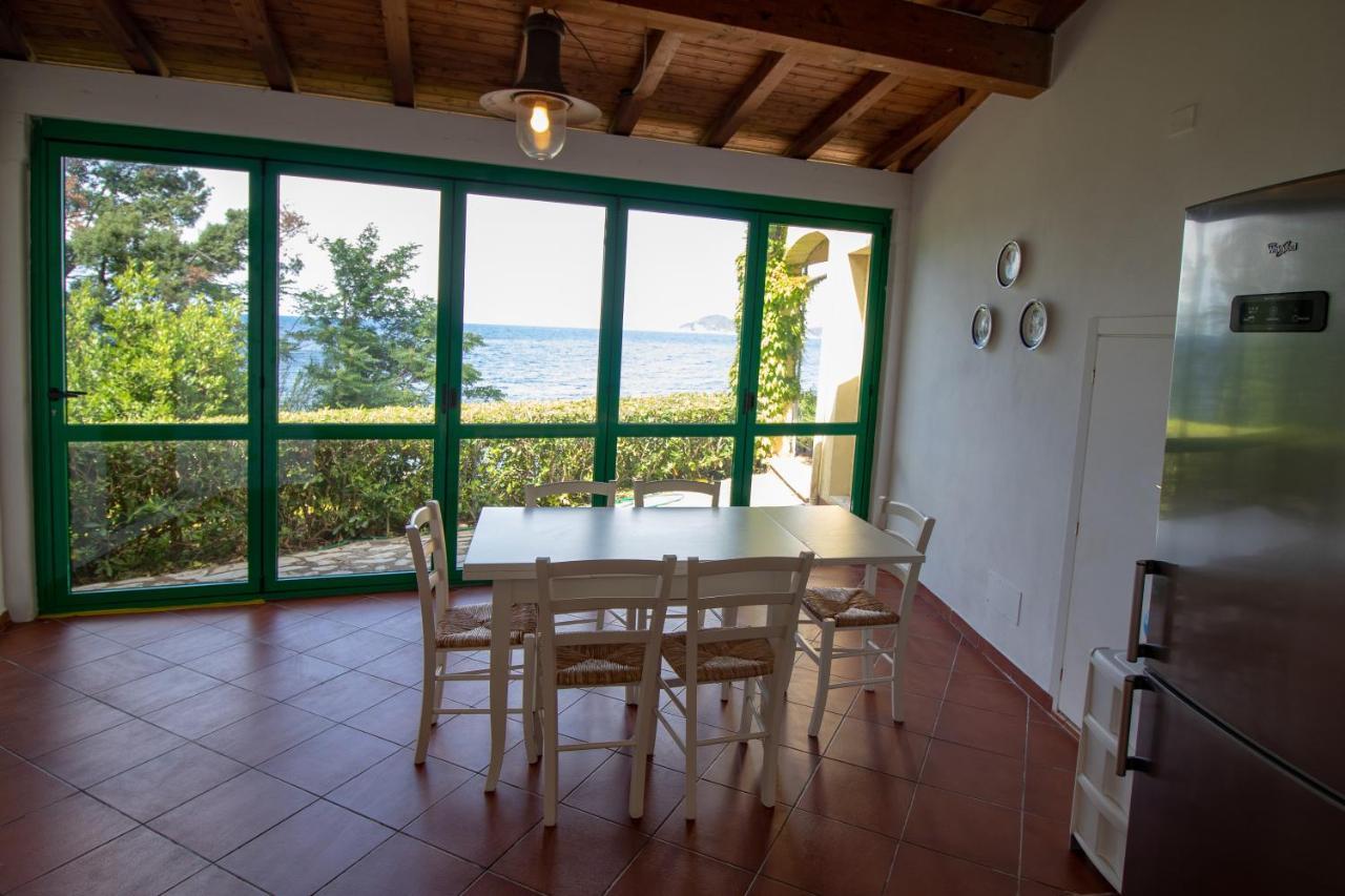 Villa Le Sprizze A Bordo Del Mare - Goelba Marciana Marina  Exterior photo